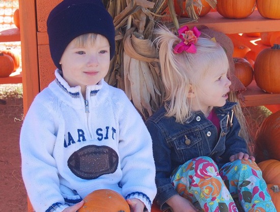 bOctober 27_ 2008(with Noelle..pumpkin patch 2) 091