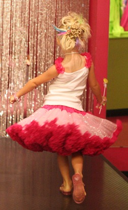 Noelle walks the run-way! model modeling