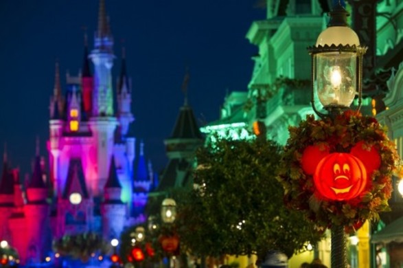 mickeys-not-so-scary-halloween-party-2013-01-550x365