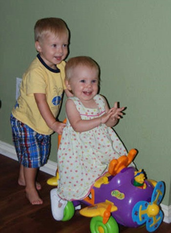 BaileyandNoelle2June 28, 2007 022